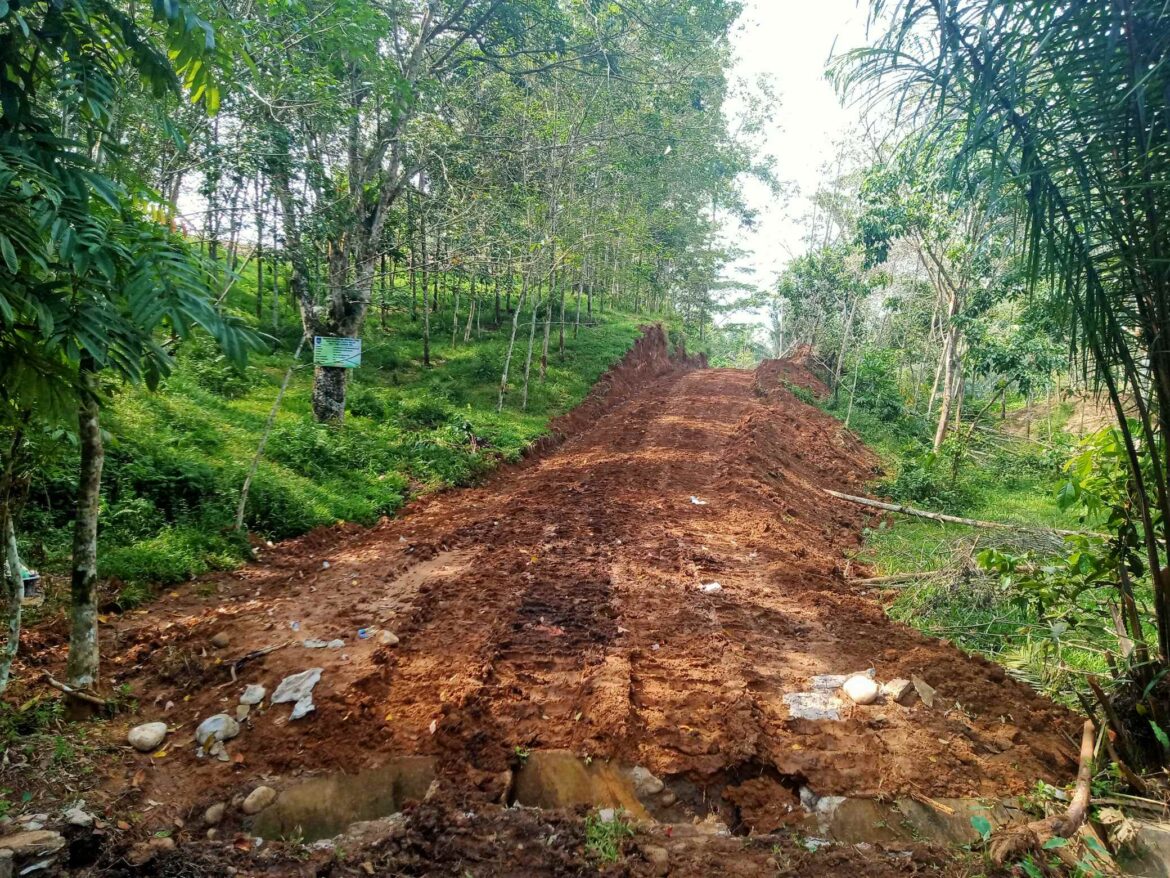 Desa Taba Padang Kol Buka Jalan Baru Sepanjang 400 Meter