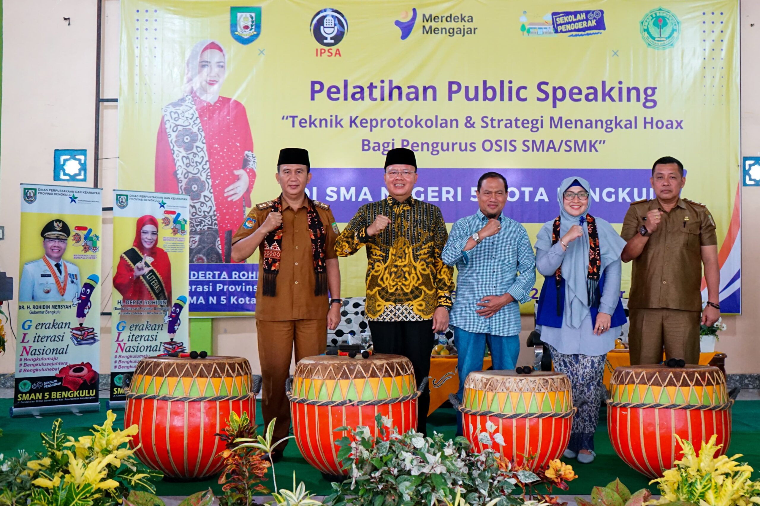 SMA N 5 Kota Bengkulu Menggelar Pelatihan Public Speaking dan Teknik Keprotokolan bagi Pengurus OSIS SMA/SMK Kota Bengkulu