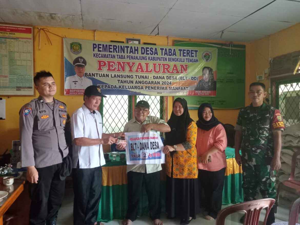 Pemdes Taba Teret bagikan BLT Triwulan II