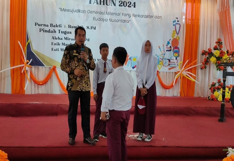 Dihadiri Sekda Kepahiang, Pelepasan 97 Siswa dan Siswi SDN 9 Kepahiang Dipandu Menggunakan 3 Bahasa Berbeda